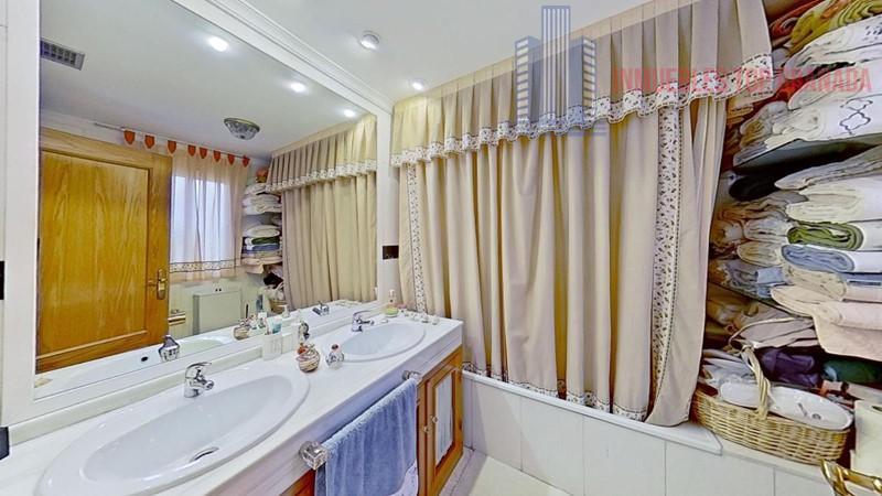 For sale of house in Granada