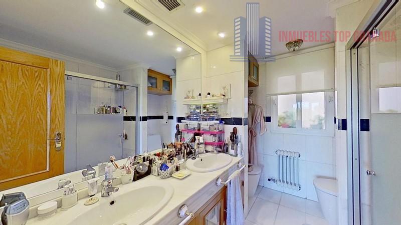 For sale of house in Granada