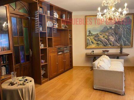 For sale of flat in Granada