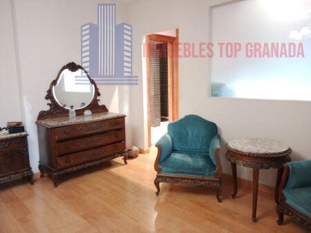 For sale of flat in Granada