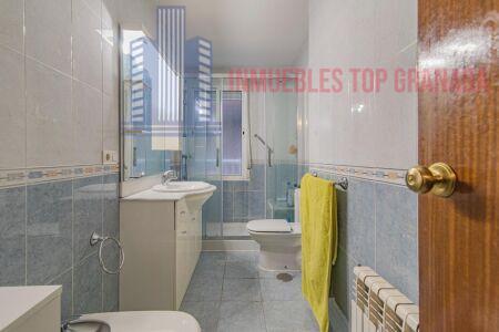 For sale of flat in Granada