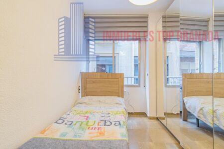 For sale of flat in Granada