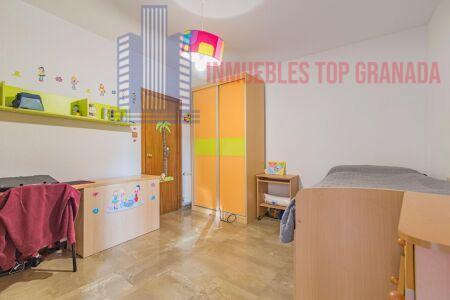 For sale of flat in Granada