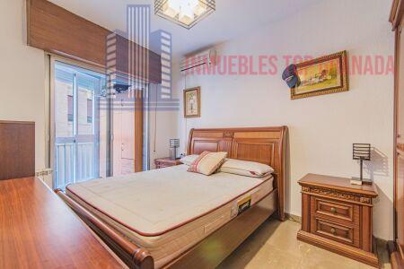 For sale of flat in Granada