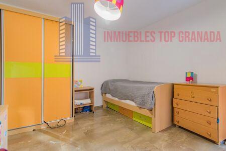For sale of flat in Granada