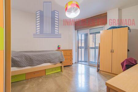 For sale of flat in Granada