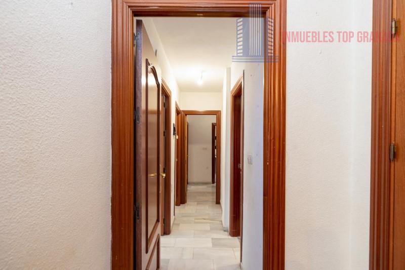 For sale of flat in Granada