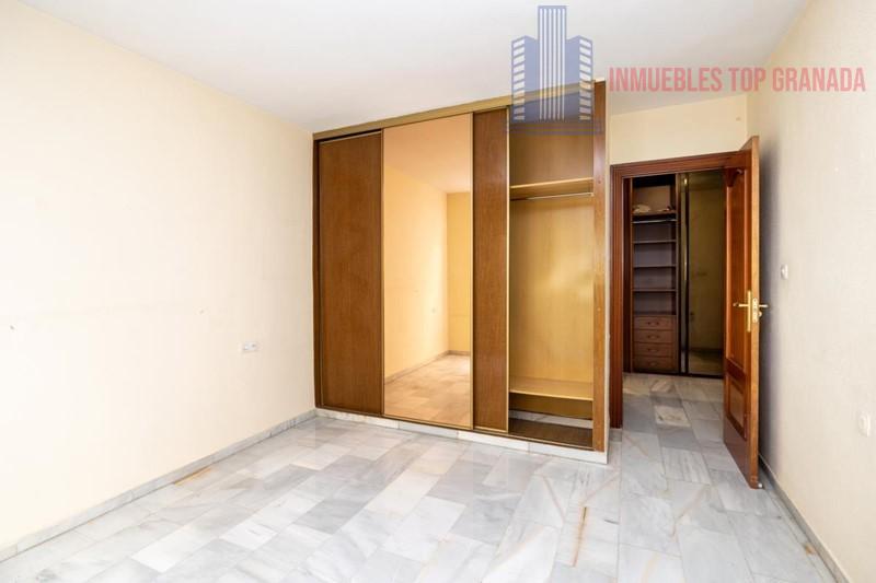 For sale of flat in Granada