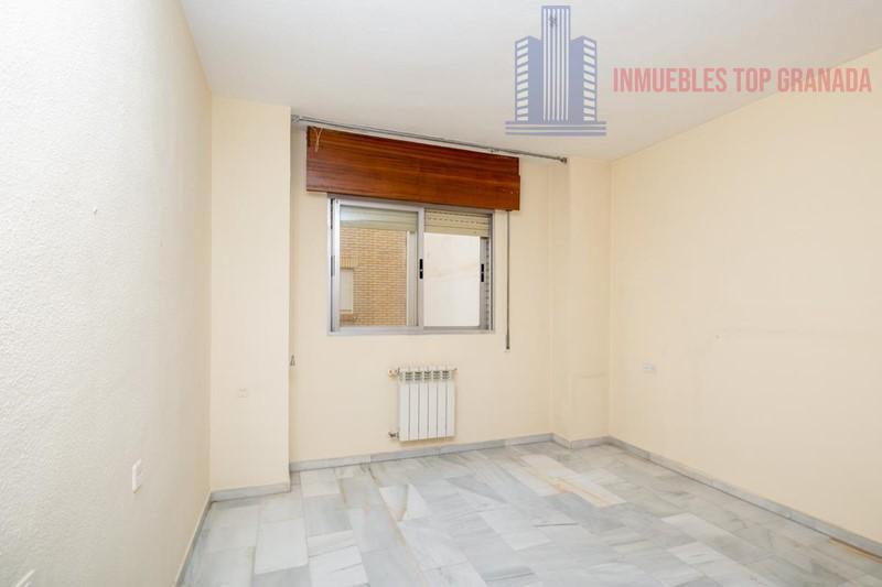 For sale of flat in Granada