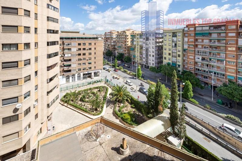 For sale of flat in Granada