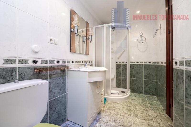 For sale of flat in Granada