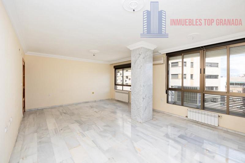 For sale of flat in Granada