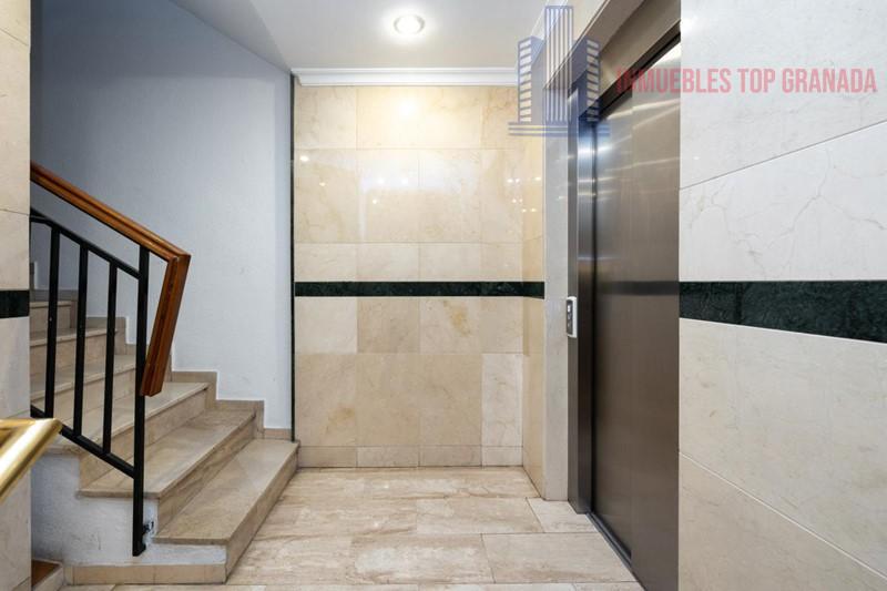 For sale of flat in Granada