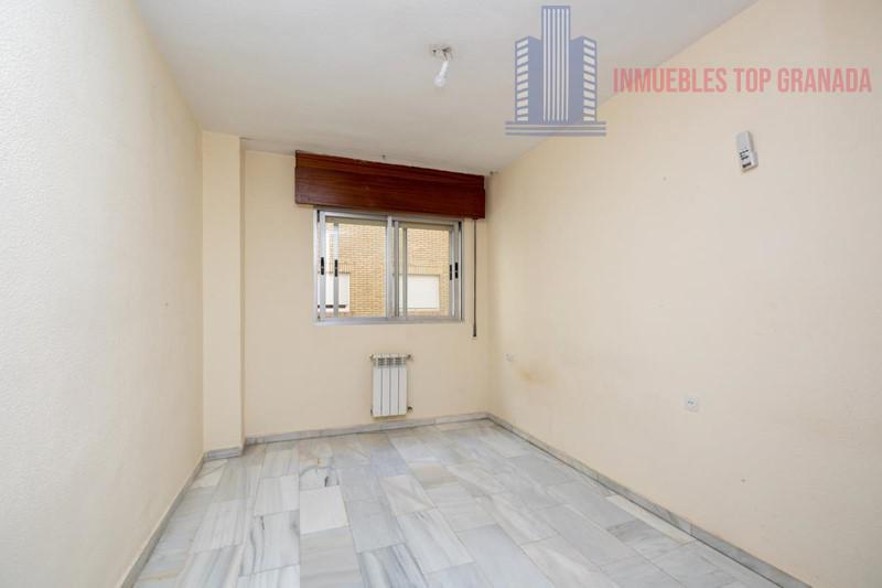 For sale of flat in Granada