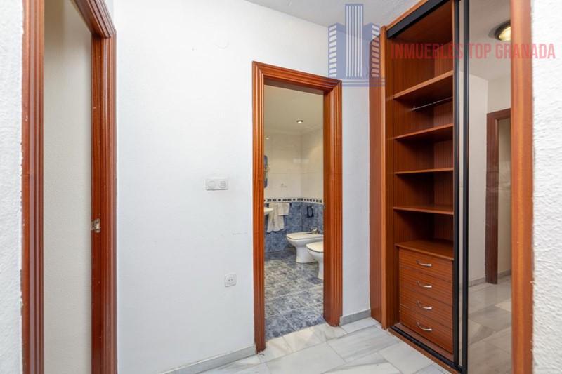 For sale of flat in Granada