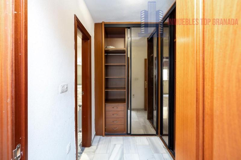 For sale of flat in Granada