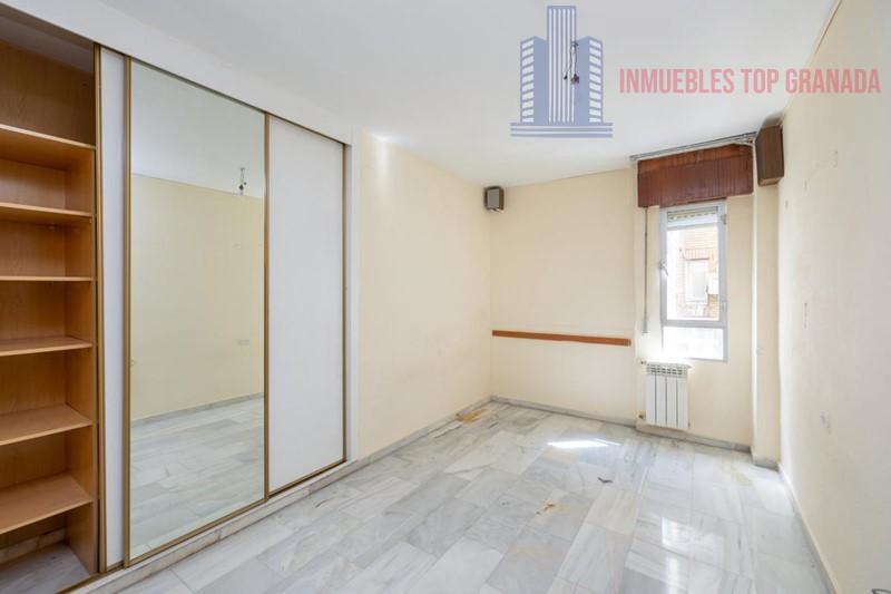 For sale of flat in Granada