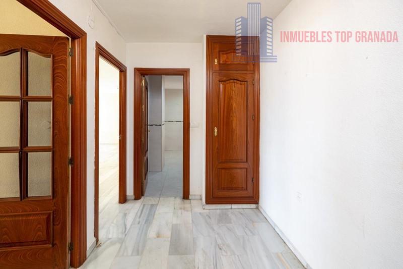 For sale of flat in Granada