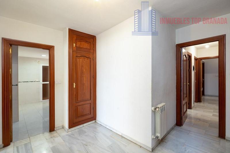 For sale of flat in Granada