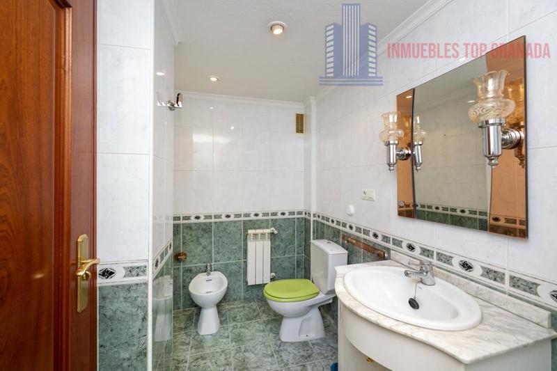 For sale of flat in Granada