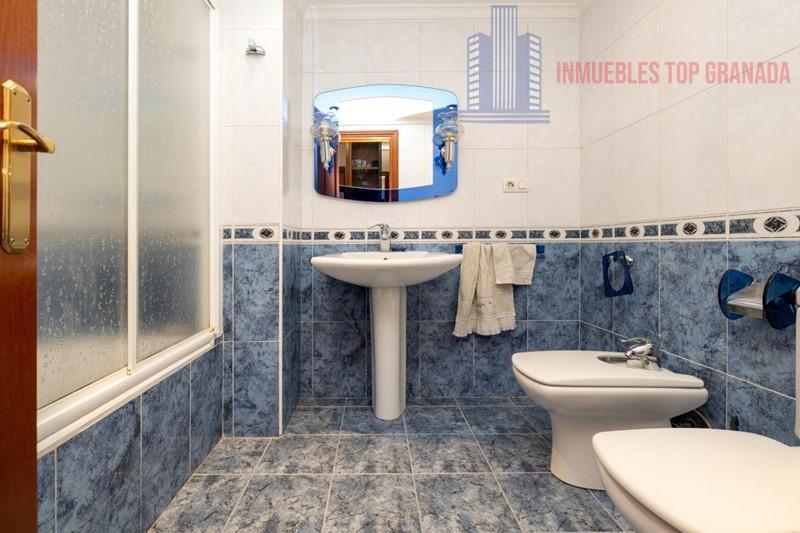 For sale of flat in Granada