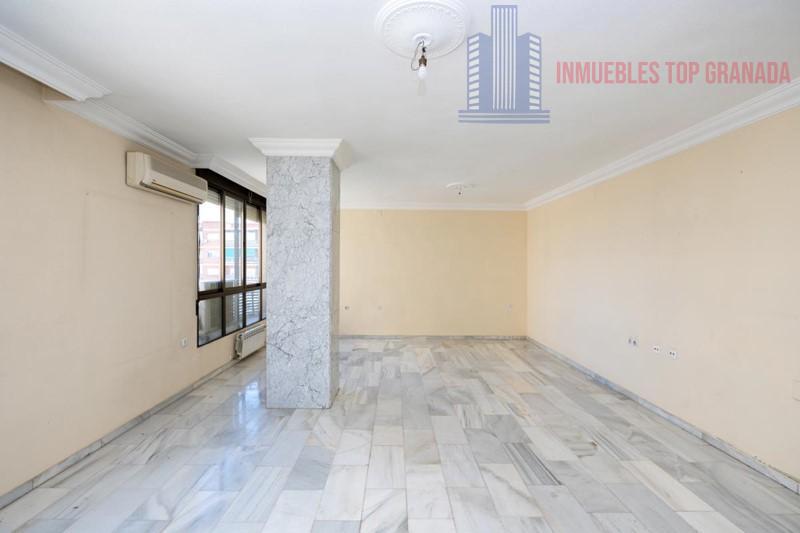 For sale of flat in Granada