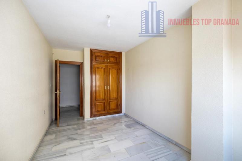 For sale of flat in Granada