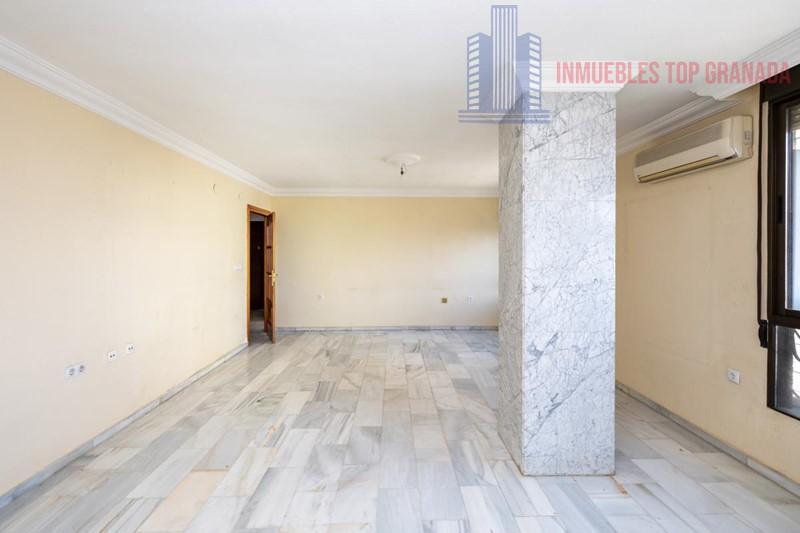 For sale of flat in Granada