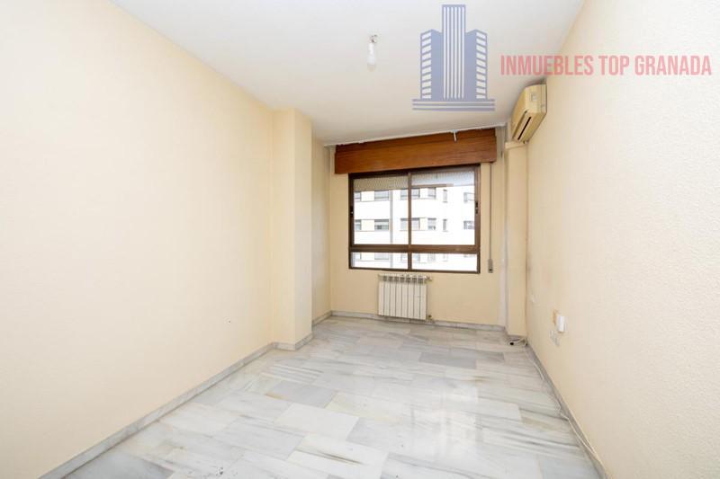 For sale of flat in Granada