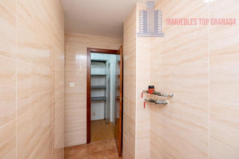 For sale of flat in Granada
