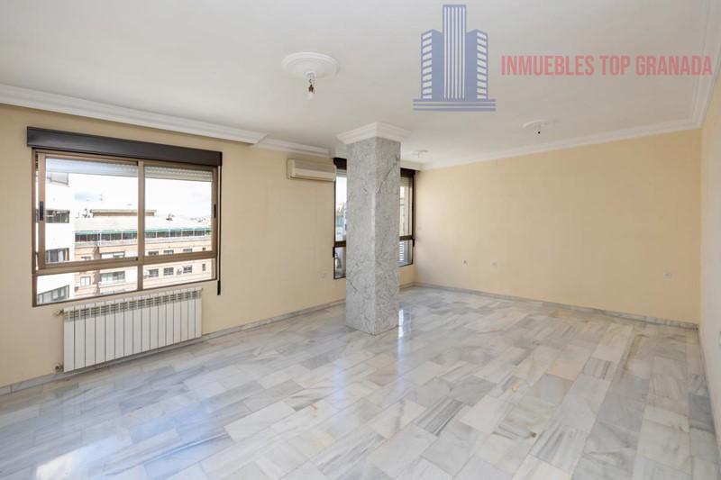 For sale of flat in Granada