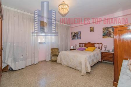 For sale of flat in Granada