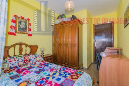 For sale of flat in Granada