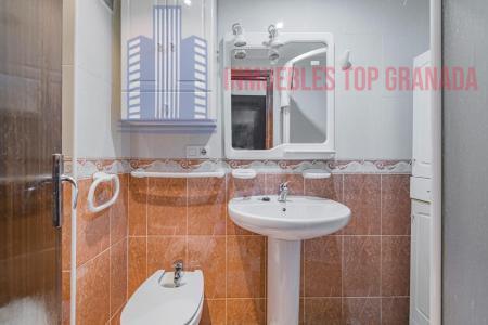 For sale of flat in Granada