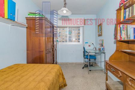 For sale of flat in Granada