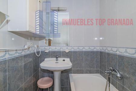 For sale of flat in Granada