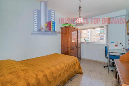 For sale of flat in Granada