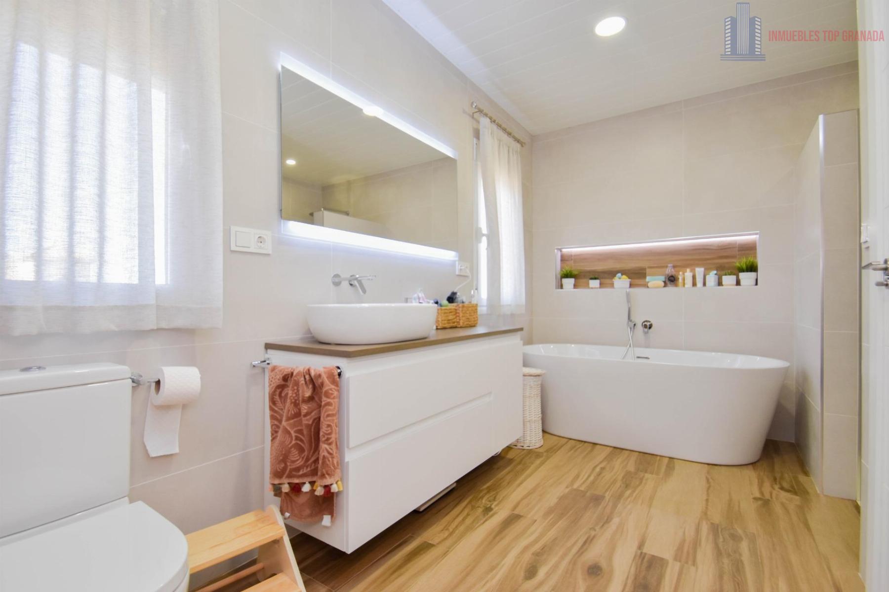 For sale of chalet in Alhendín