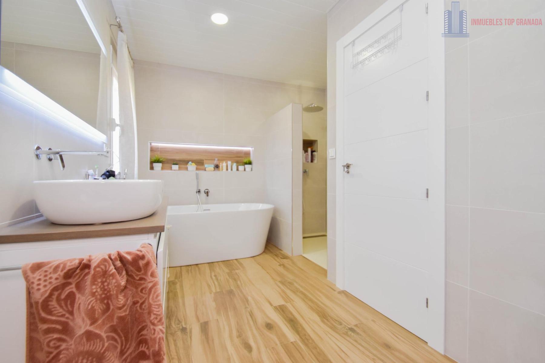For sale of chalet in Alhendín