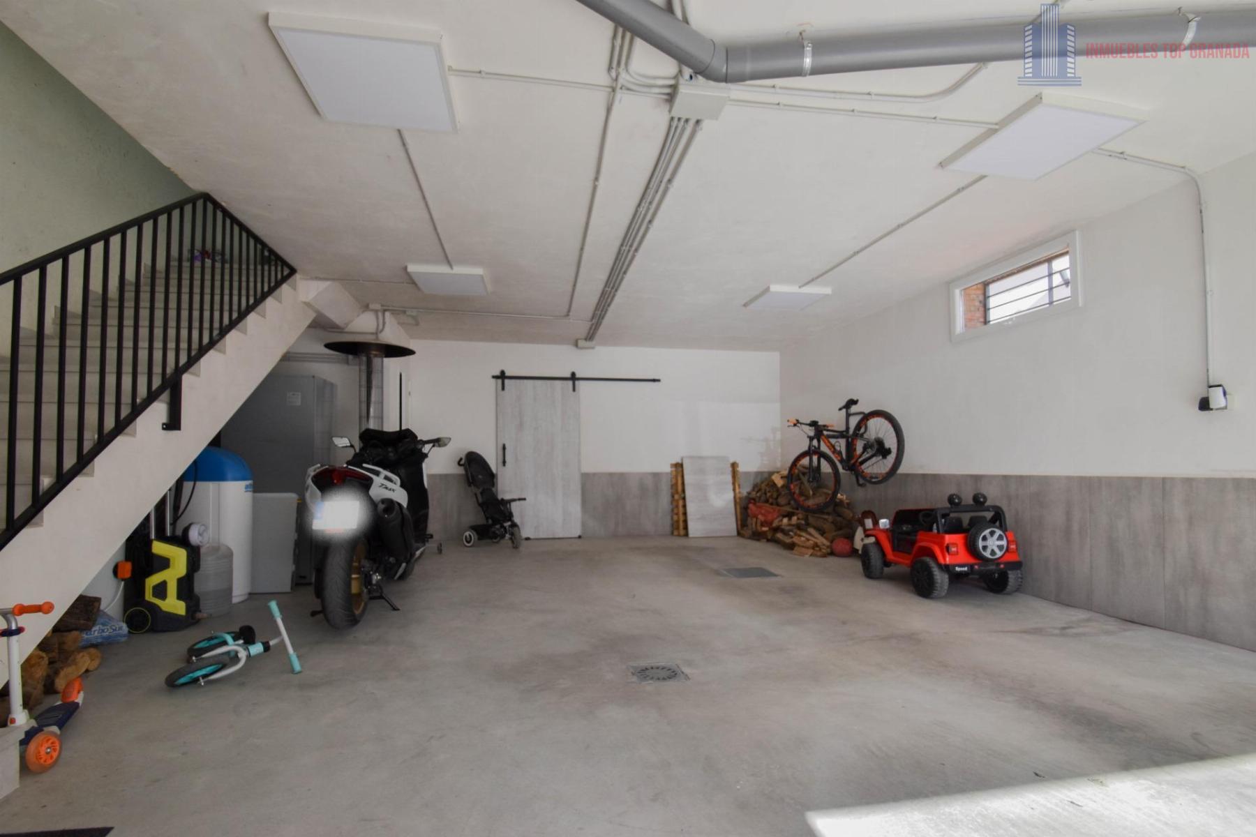 For sale of chalet in Alhendín