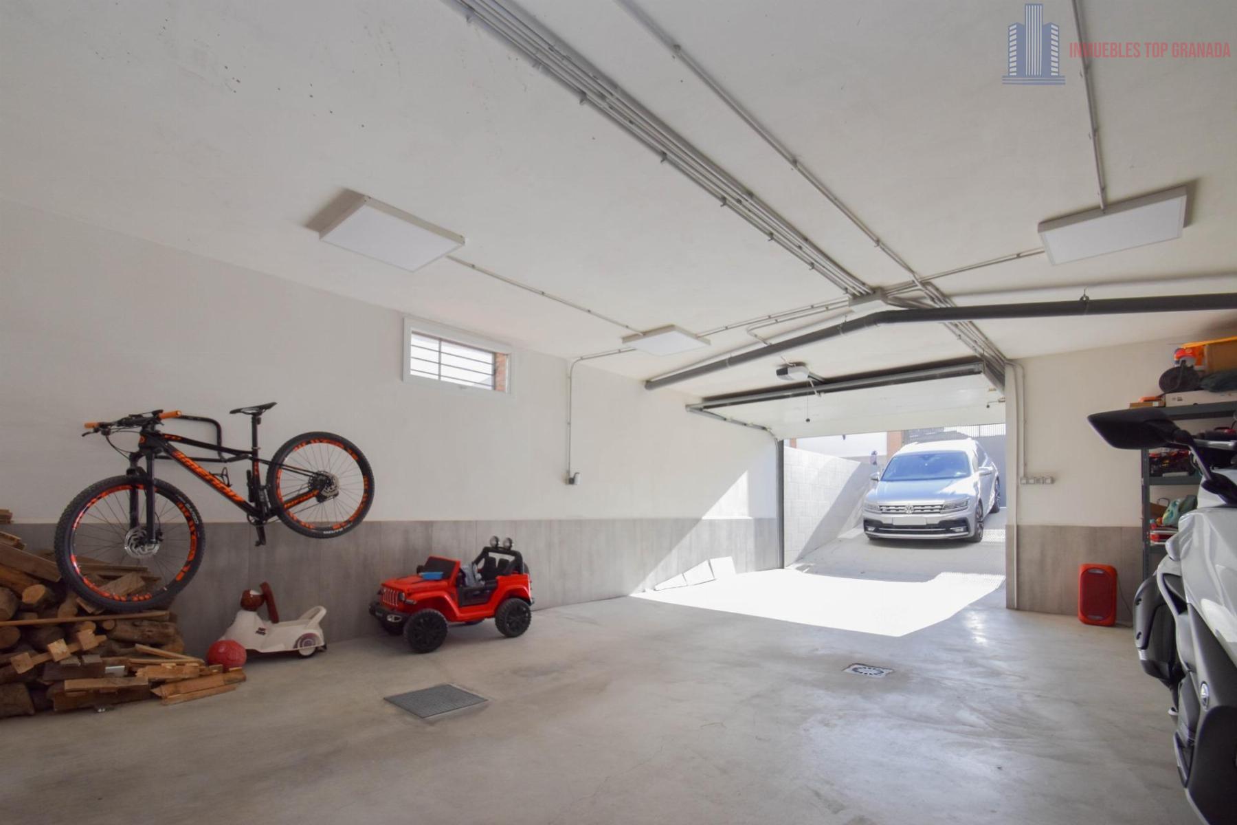 For sale of chalet in Alhendín
