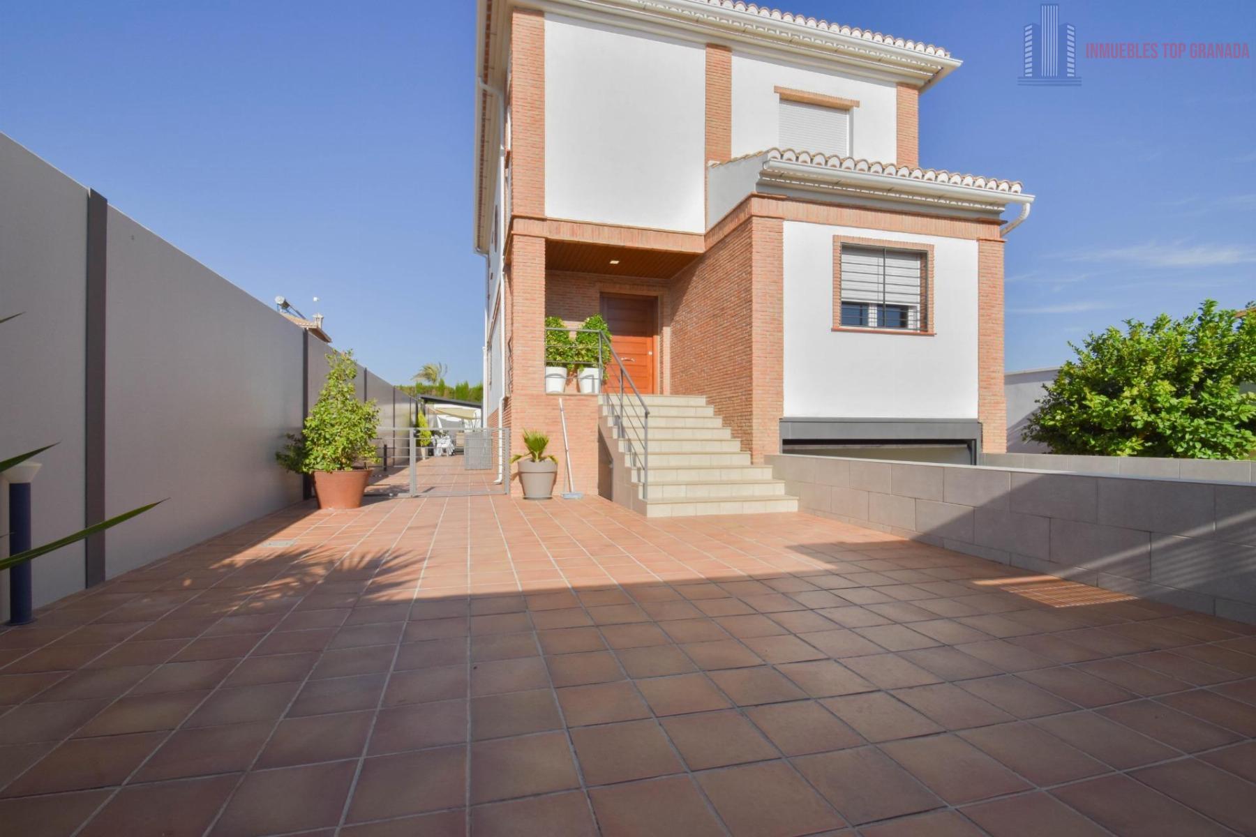 For sale of chalet in Alhendín
