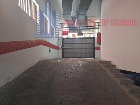 For sale of garage in Granada