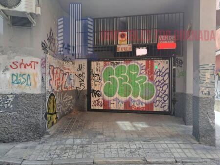 For sale of garage in Granada
