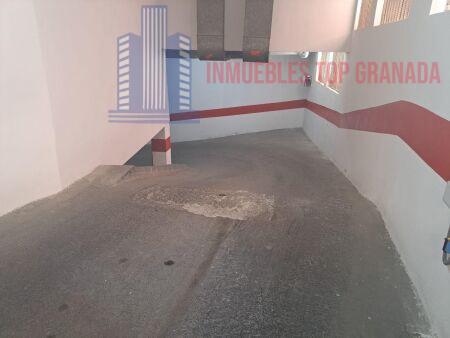 For sale of garage in Granada