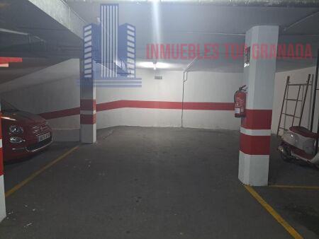 For sale of garage in Granada