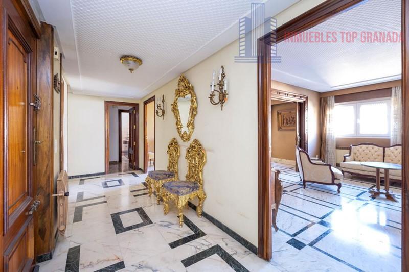 For sale of flat in Granada