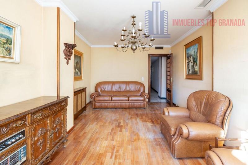 For sale of flat in Granada
