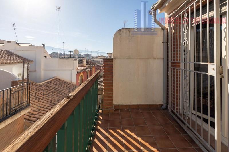 For sale of flat in Granada