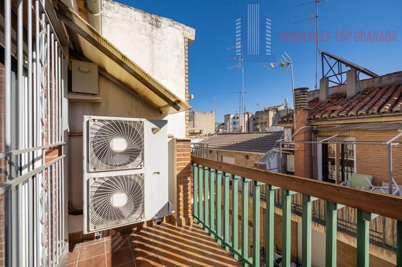 For sale of flat in Granada